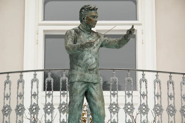 Estatua Conmemorativa Ante Lugar Nacimiento Herbert Von Karajan Salzburg —  Fotos de Stock