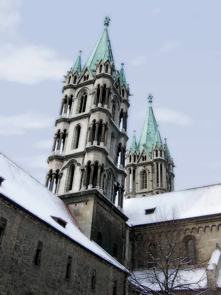 Görkemli Katedral Mimarisinin Manzarası — Stok fotoğraf