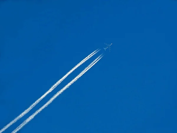 Traînée Vapeur Dans Ciel Nuages Forme Ligne Produits Par Les — Photo