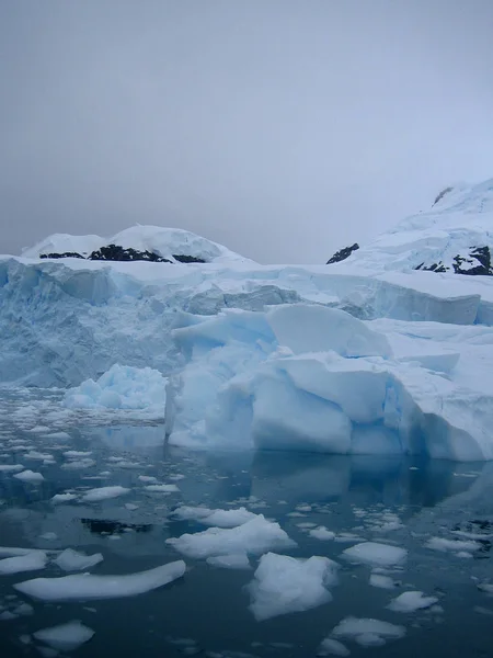 Beyaz Donmuş Buz Dağı Buz Soğuk — Stok fotoğraf