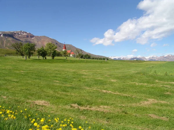 Kleiner Bauernhof Mit Kirche Nördlich Von Island — Stockfoto