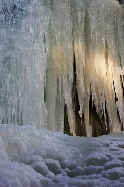 Uma Rocha Formada Esta Parede Gelo Aproximadamente Metros Altura Icicles — Fotografia de Stock