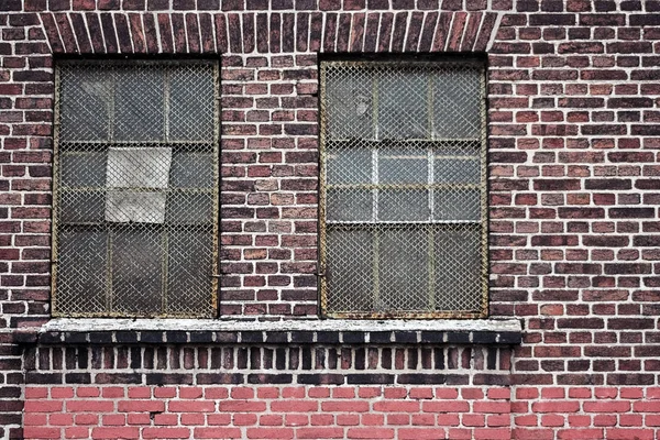 ボフムに窓のある古い工場の壁 — ストック写真
