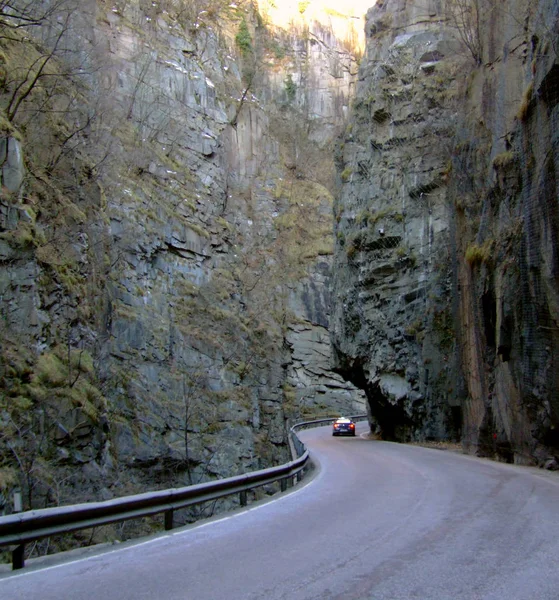 Strada Attraverso Stretta Gola Porfido All Inizio Della Val Ega — Foto Stock