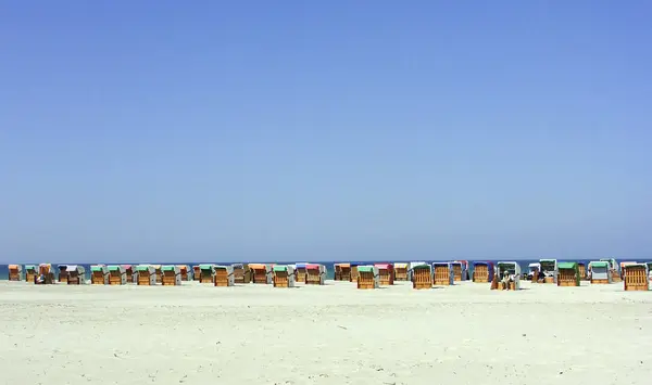 Plaj Sandalyeleri Sahil Beldesi — Stok fotoğraf