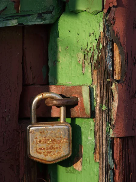 Viejo Candado Oxidado Puerta — Foto de Stock