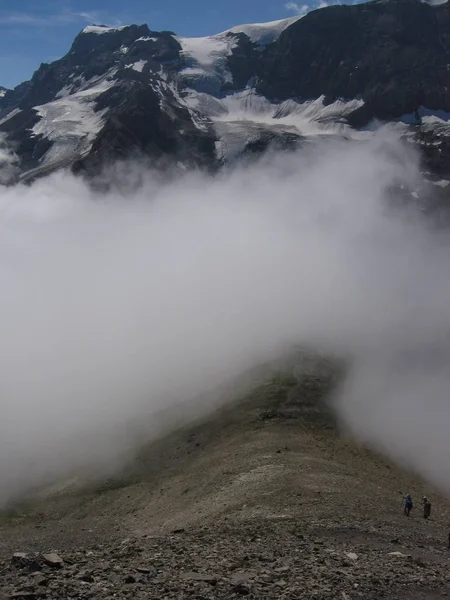 Ομίχλη Στην Κορυφή — Φωτογραφία Αρχείου