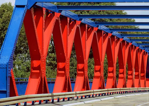 新しいメイクの古い橋 — ストック写真