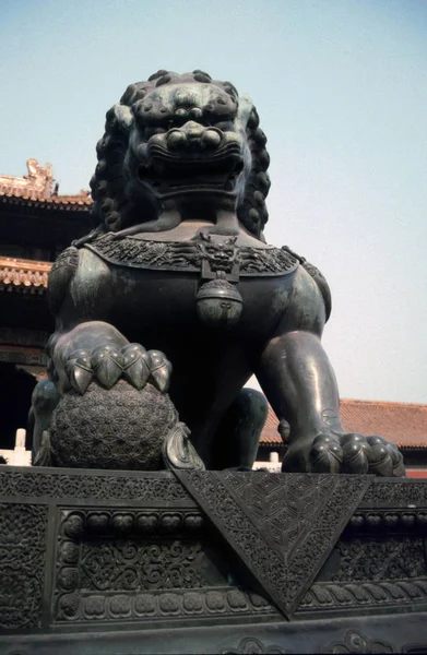 Guardian Forbidden City Form Male Lion Acknowledge Ball Pranke Scan — Stock Photo, Image