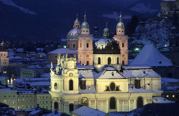 Kollegiala Kyrkan Och Katedralen Salzburg Panorama Den Blå Timmen Vintern — Stockfoto