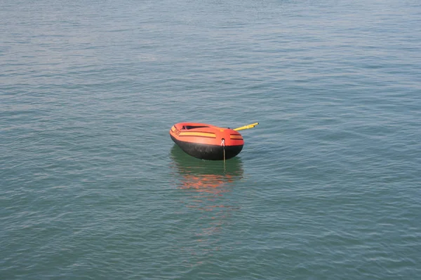 Червоний Човен Морі — стокове фото