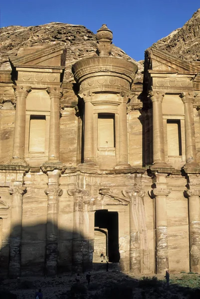 Sírtemplomok Deir Egyike Lenyűgöző Építészeti Emlékek Petra Templom Mérete Kezdhet — Stock Fotó