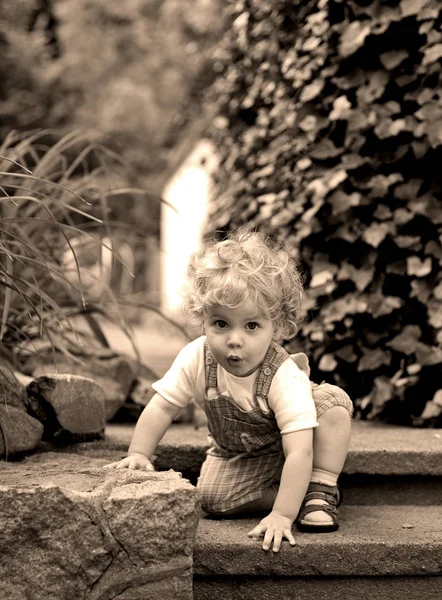 Κοντινό Πορτρέτο Του Χαριτωμένου Παιδιού — Φωτογραφία Αρχείου