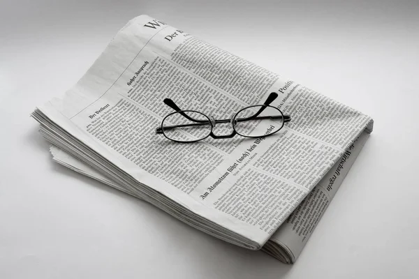 Brýle Knihu Stole — Stock fotografie