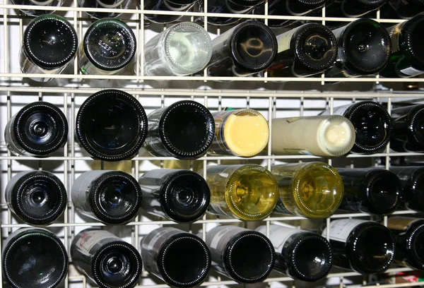 Fila Botellas Vino Una Bodega —  Fotos de Stock