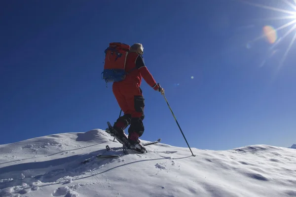 Skieur Dans Les Montagnes Hiver — Photo