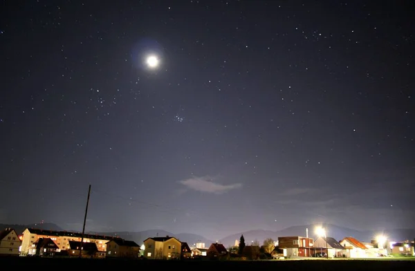 이빛나고 안개가 밤하늘 — 스톡 사진