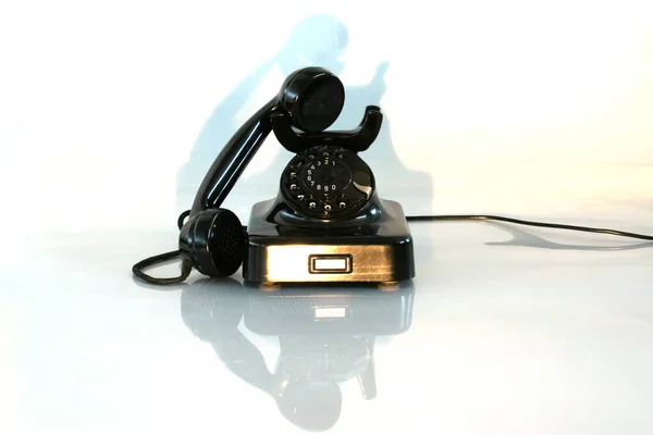 Stary Telefon Białym Tle — Zdjęcie stockowe