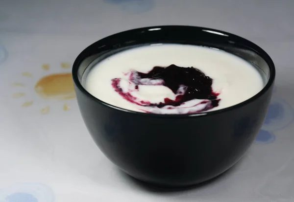 Naturjoghurt Mit Marmelade — Stockfoto