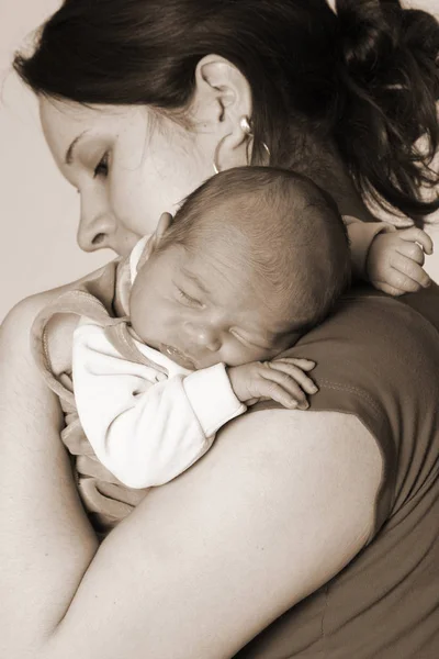 Fotos Mostra Bebê Depois Comer Mãe Tem Bebê Seus Braços — Fotografia de Stock