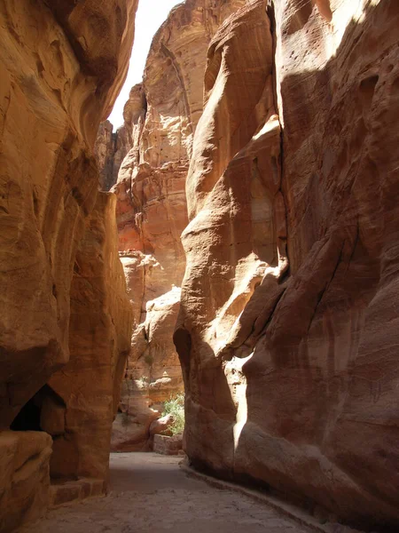 Curious Expectant Pilgrims Path Valley Finally Opens Wide Stands Amazement — Stock Photo, Image