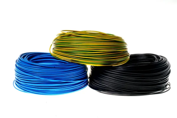 Pila Cables Computarizados Multicolores Aislados Sobre Fondo Blanco — Foto de Stock