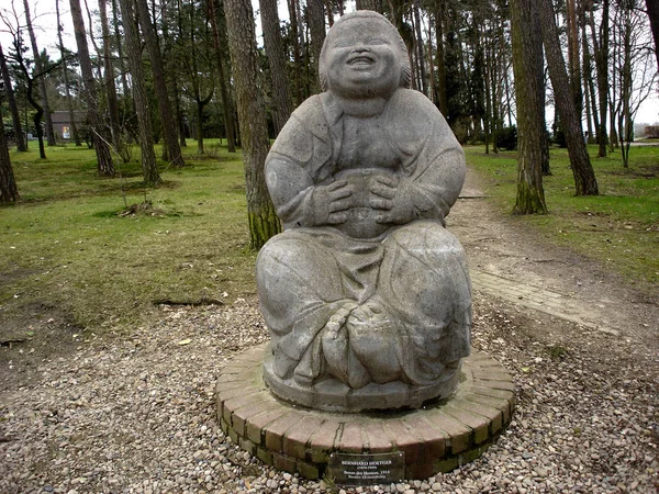 Γλυπτική Ενός Βούδα Στο Πάρκο — Φωτογραφία Αρχείου