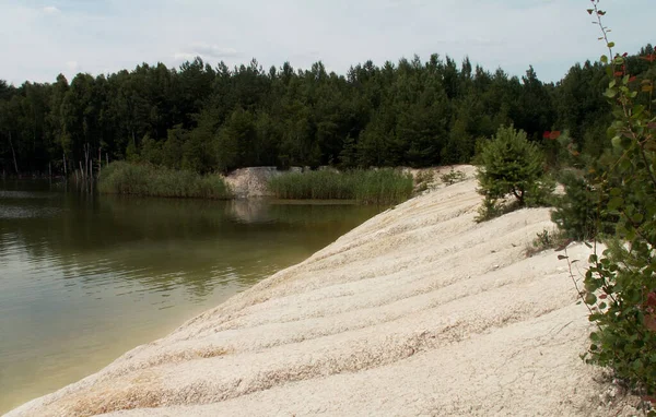 here earlier kaolin was mined,now there is an angling and is also used for bathing. kaolin (in the pharmacy: bolus alba) is a fine,iron-free,white clay,which still contains undecomposed feldspatteilchen and papermaking and