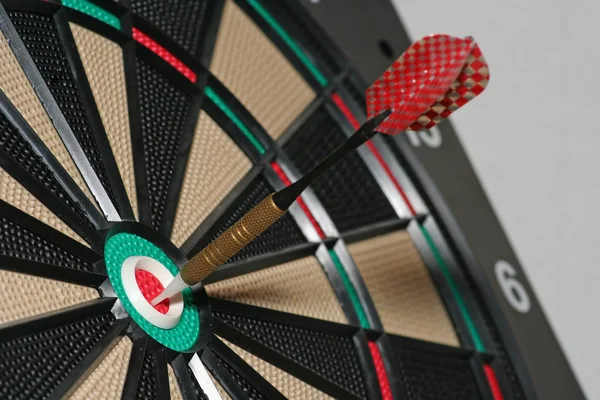 Färgglada Darttavla Med Dart — Stockfoto