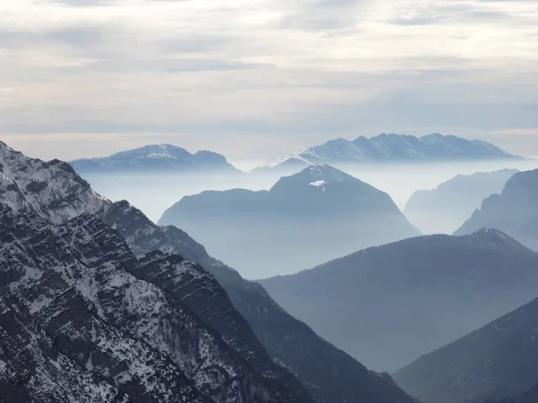 Malerische Aussicht Auf Schöne Landschaft Mit Bergkette — Stockfoto