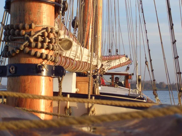 Vecchia Nave Nel Porto Del Mar Mediterraneo — Foto Stock