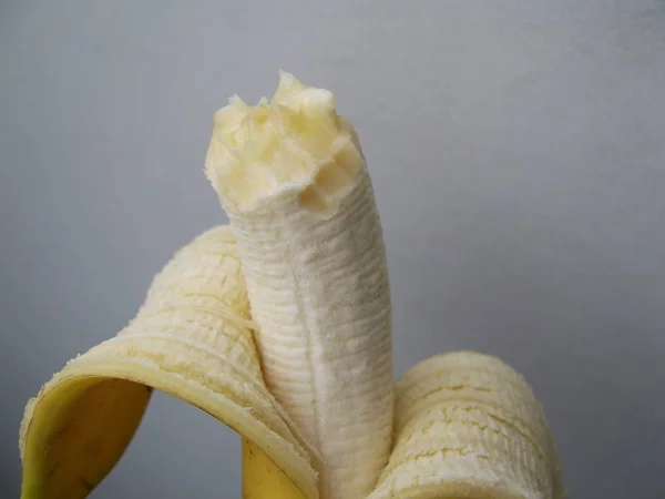 Bananbiter Glass Grå Bakgrunn – stockfoto