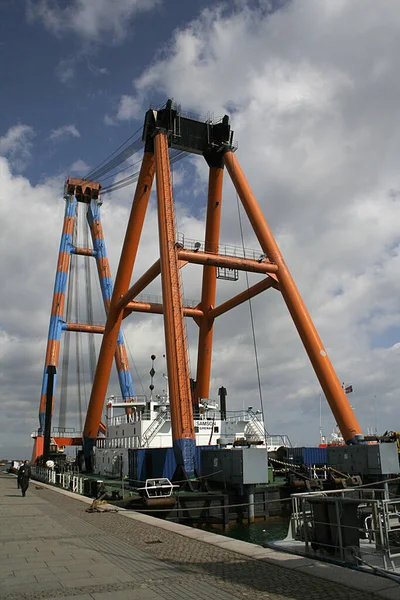 Schwimmkran Hafen — Stockfoto