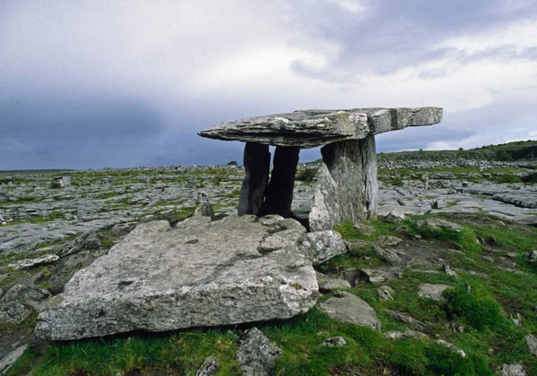 Der Prähistorische Steintisch Karstgebiet Birst Poulnabrone Dolmen Steinzeitliches Grab Der — Stockfoto