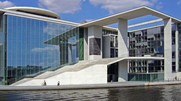 Edificio Moderno Con Reflejo Ciudad — Foto de Stock