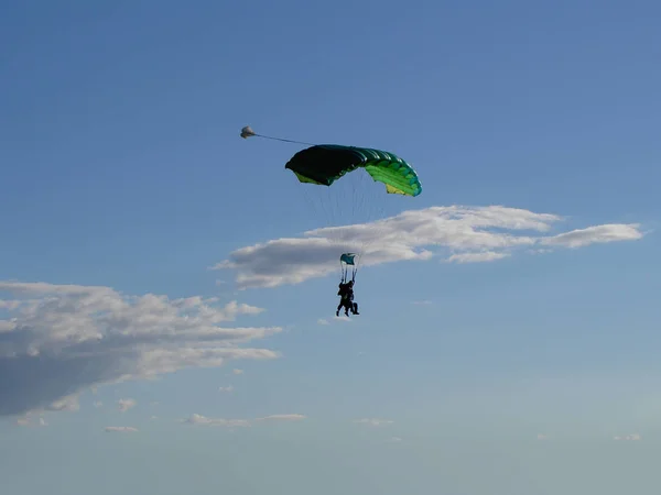 跳伞夏季运动 — 图库照片