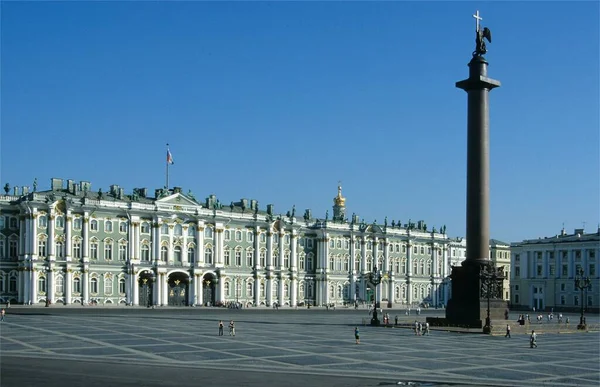 Winterpalast Und Alexandersäule Auf Dem Dworzowaja Platz — Stockfoto