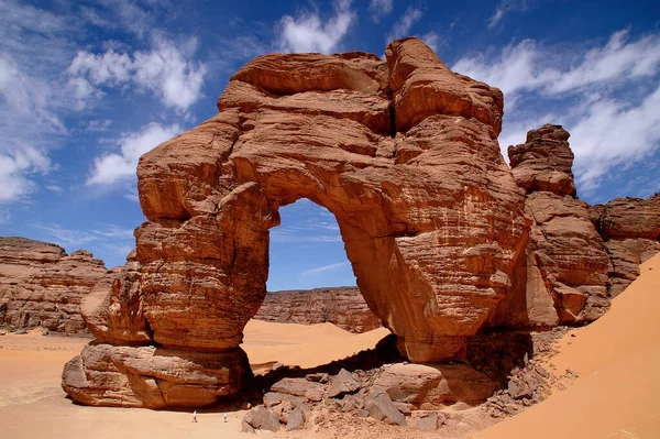 Impressive Fozzigaren Felsentor Acacacus Mountains Libya Gracias Gente Primer Plano —  Fotos de Stock