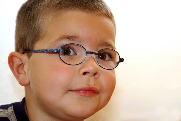 Menino Com Óculos — Fotografia de Stock