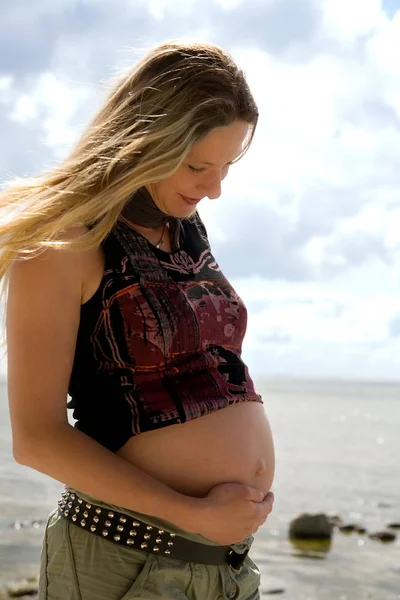 Young Pregnant Woman Standing Beach Feel Movements Unborn — Stock Photo, Image