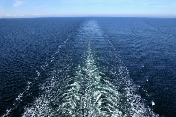 一貫性のある写真 素晴らしい天気 美しい航海 遠くの地平線へのロマンチックな景色 — ストック写真