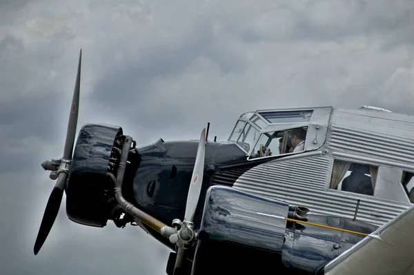 Vieil Avion Militaire Dans Ciel — Photo