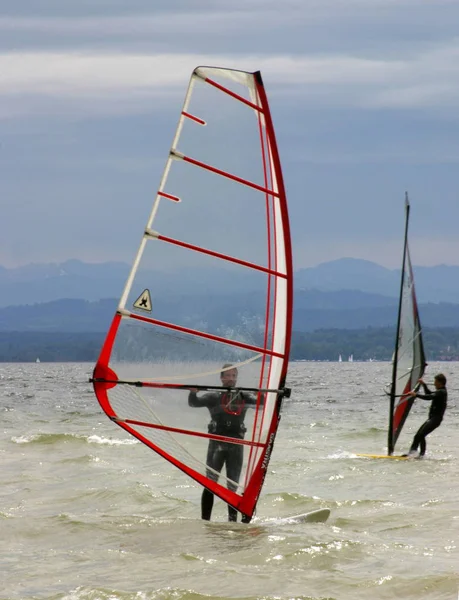 Latem Sporty Wodne Windsurfing — Zdjęcie stockowe