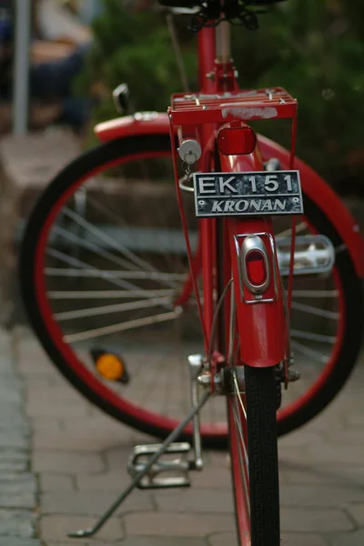 通りの古い自転車は — ストック写真