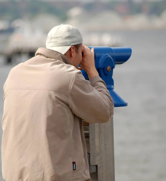 Portrait Jeune Homme Avec Télescope — Photo