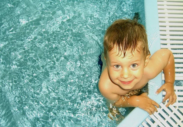 Immer Schön Schwimmen Beckenrand — Stockfoto