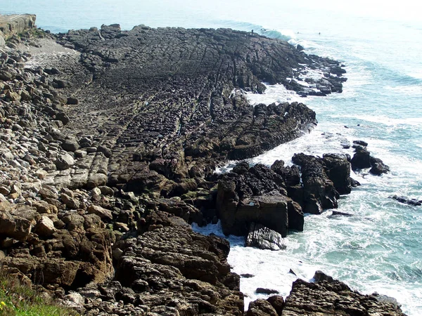 龍のチョーク崖が海に投げ込まれ — ストック写真