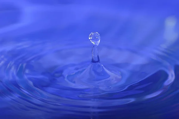 Goutte Eau Dans Océan Bleu — Photo