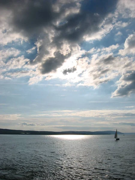 Göl Kenarındaki Bulutlar Temmuz 2005 — Stok fotoğraf