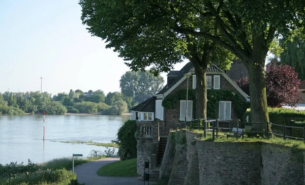 Рейн Является Одной Крупнейших Европейских Рек Которая Имеет Свои Истоки — стоковое фото